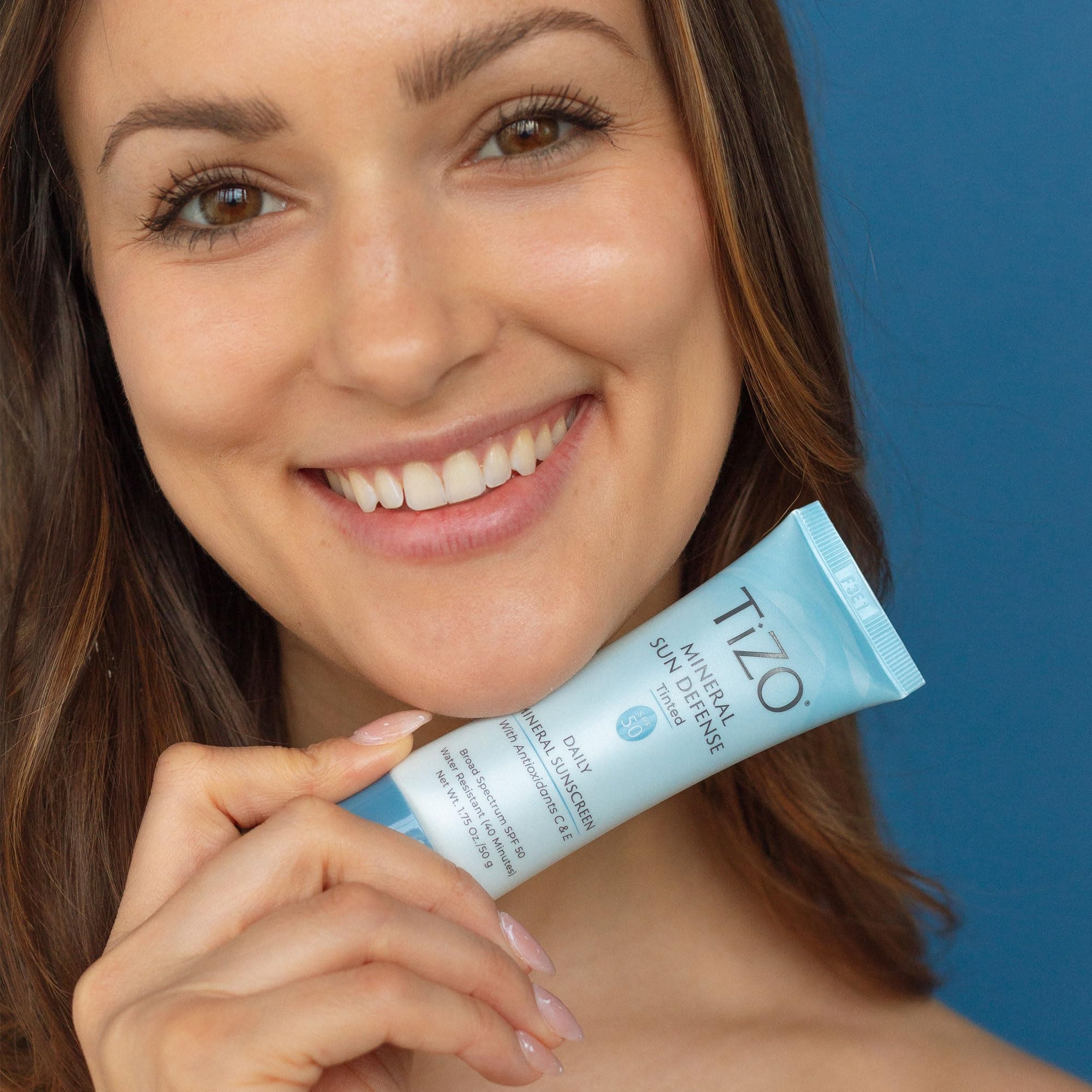TiZO Protection Solaire Minérale Teinte – application sur peau, protection quotidienne.