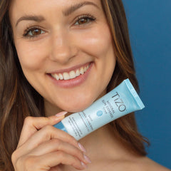 TiZO Protection Solaire Minérale Teinte – application sur peau, protection quotidienne.