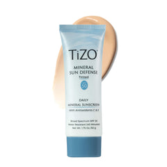 TiZO Protection Solaire Minérale Teinte – bouteille, fini satin léger et SPF50.