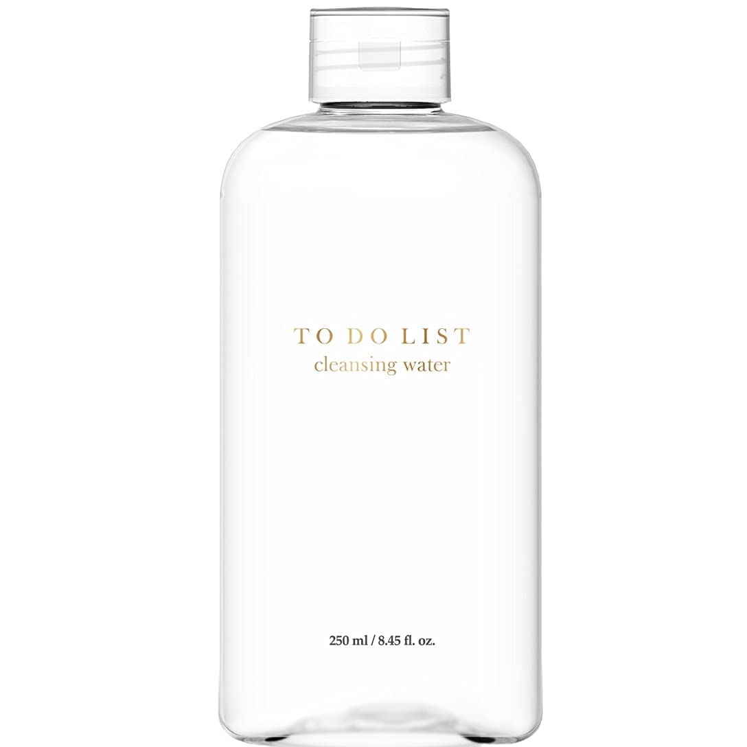 TO DO LIST eau micellaire dans une bouteille rectangulaire, démaquillage en douceur.