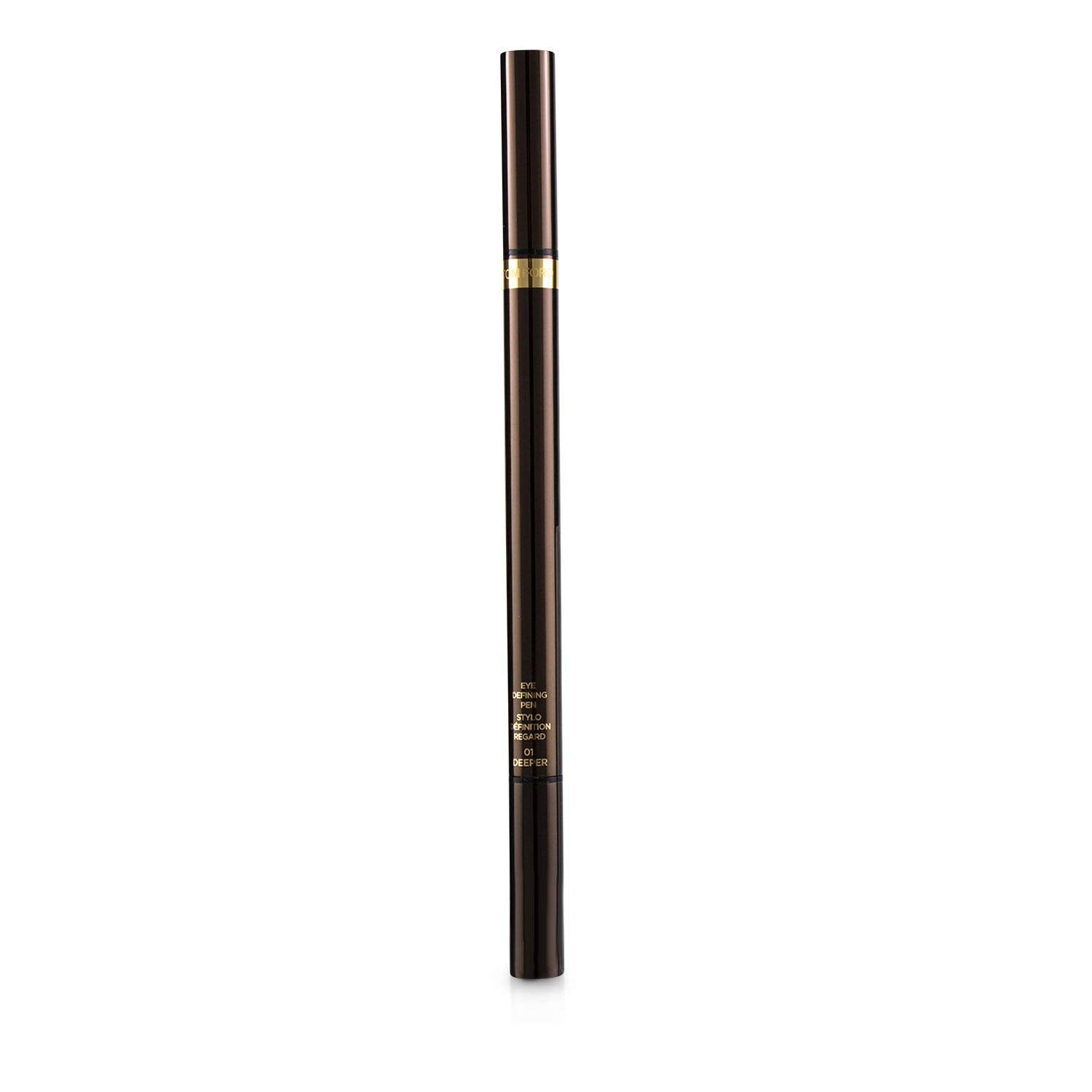 Application précise avec Tom Ford pour un regard net et dramatique.