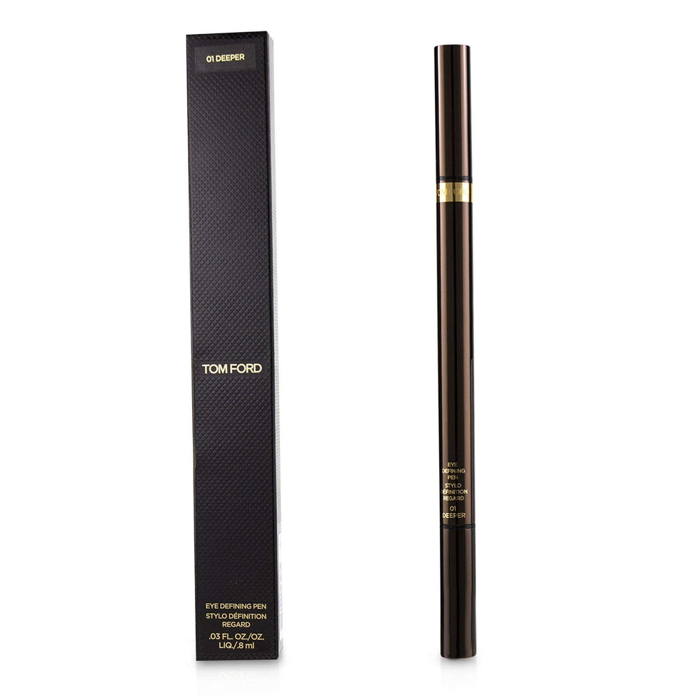 Échantillon noir intense de Tom Ford pour un rendu profond sur la paupière.