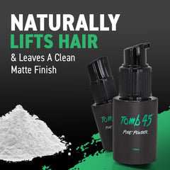 Application de la poudre sur cheveux pour créer texture et mouvement.