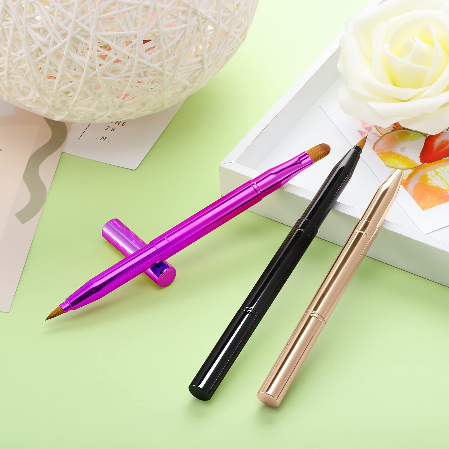 TOODOO brosse lèvres retractable rose vif, contour net et uniforme.