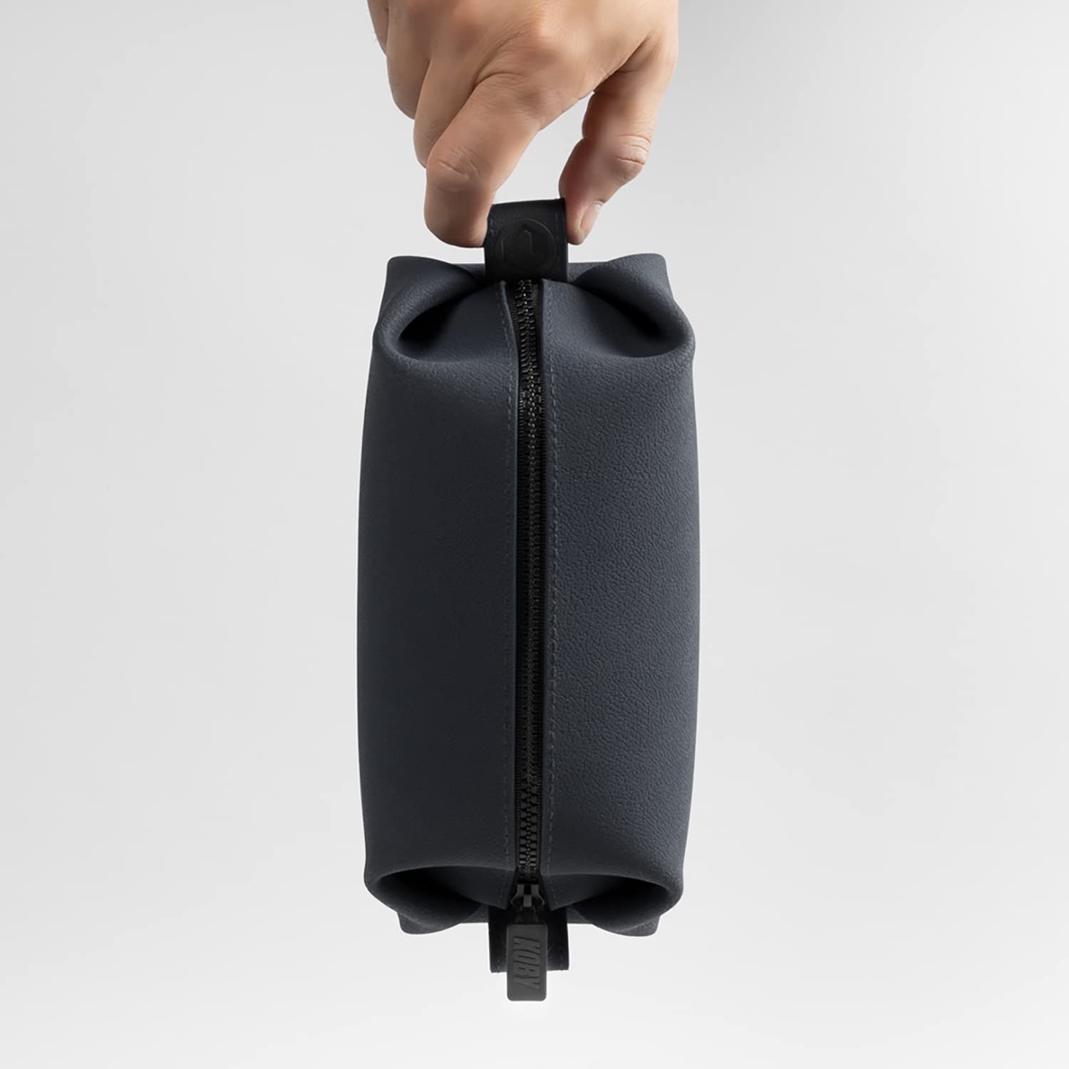 TOOLETRIES Koby Lite, format compact et portable, adapté au bagage à main.