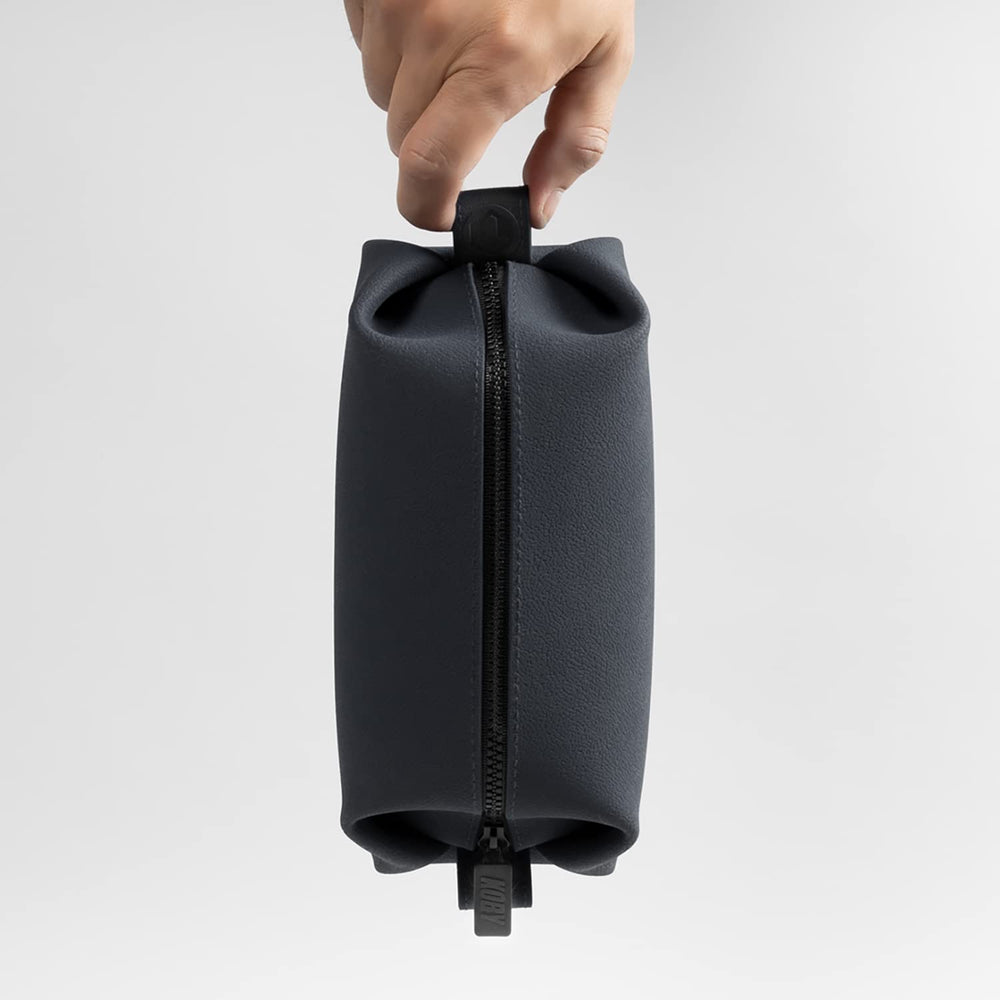 TOOLETRIES Koby Lite, format compact et portable, adapté au bagage à main.