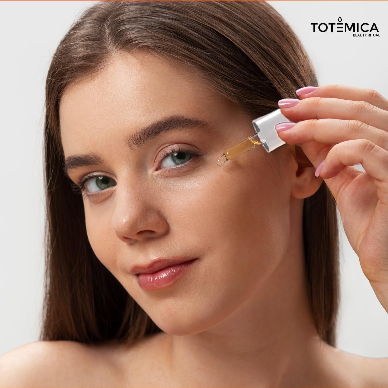 TOTEMICA Sérum vitamine C, gouttes d’application, peau lumineuse et hydratée.