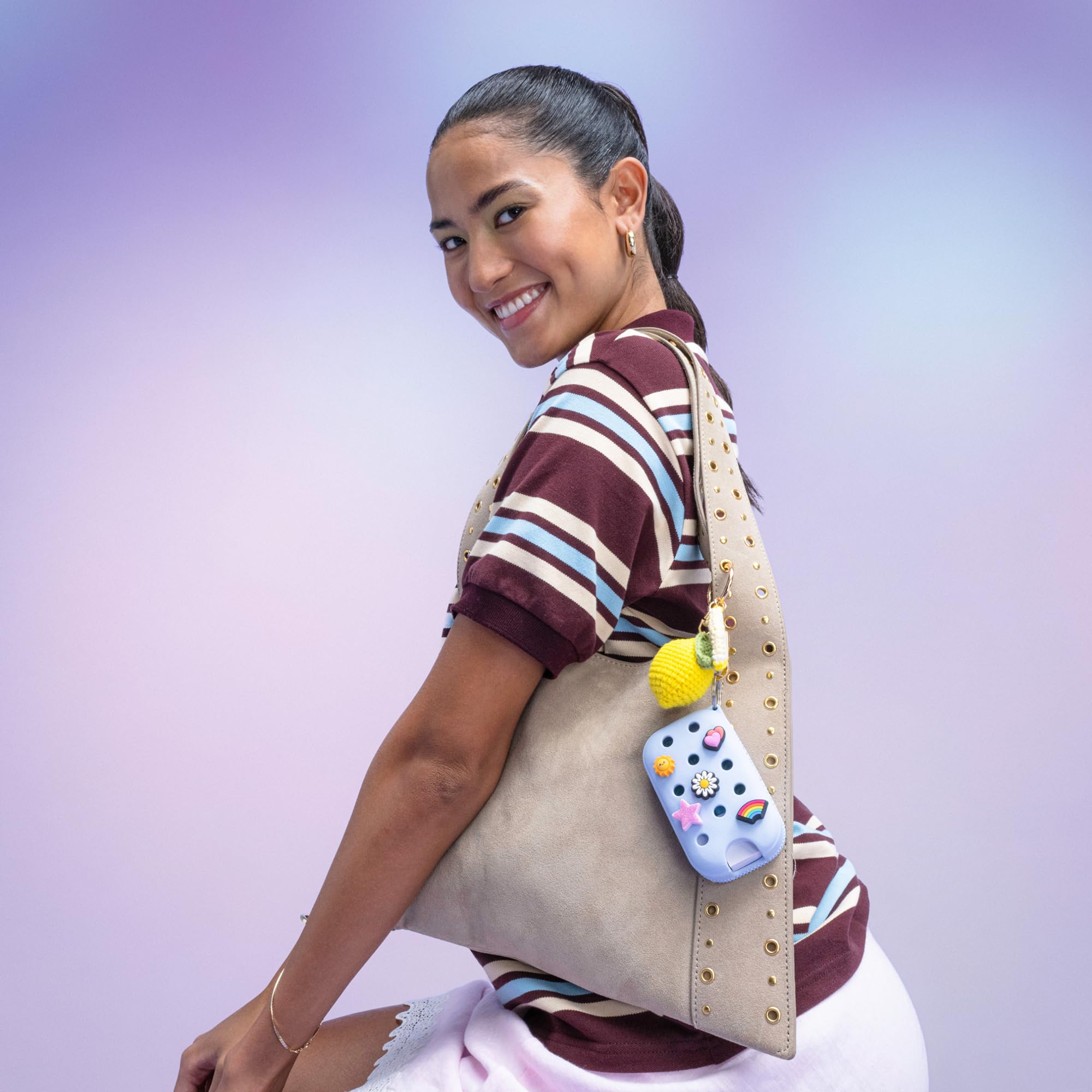 Clip magnétique et porte-clés pratique pour transporter l’étui Touchland Crocs.