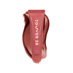 Tower 28 LipSoftie application douce du baume tinté sur les lèvres