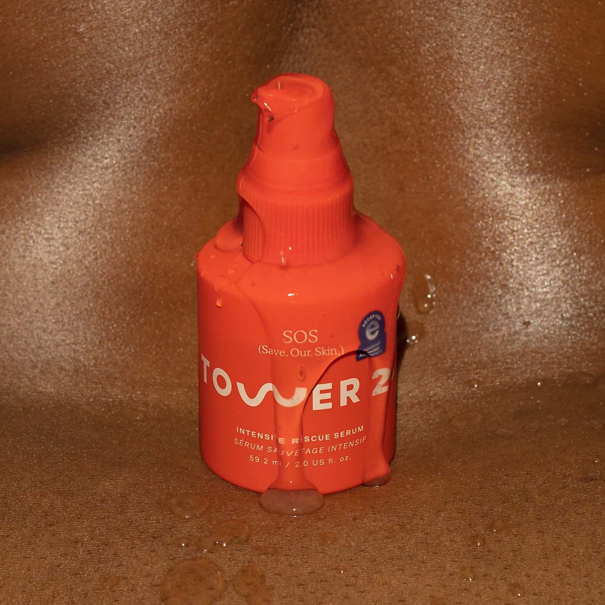 Crème SOS Recovery et spray SOS complètent le Tower 28 SOS Rescue.
