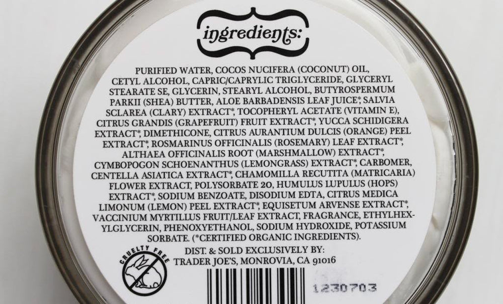 Massage quotidien avec le beurre coco Trader Joe's pour nourrir.