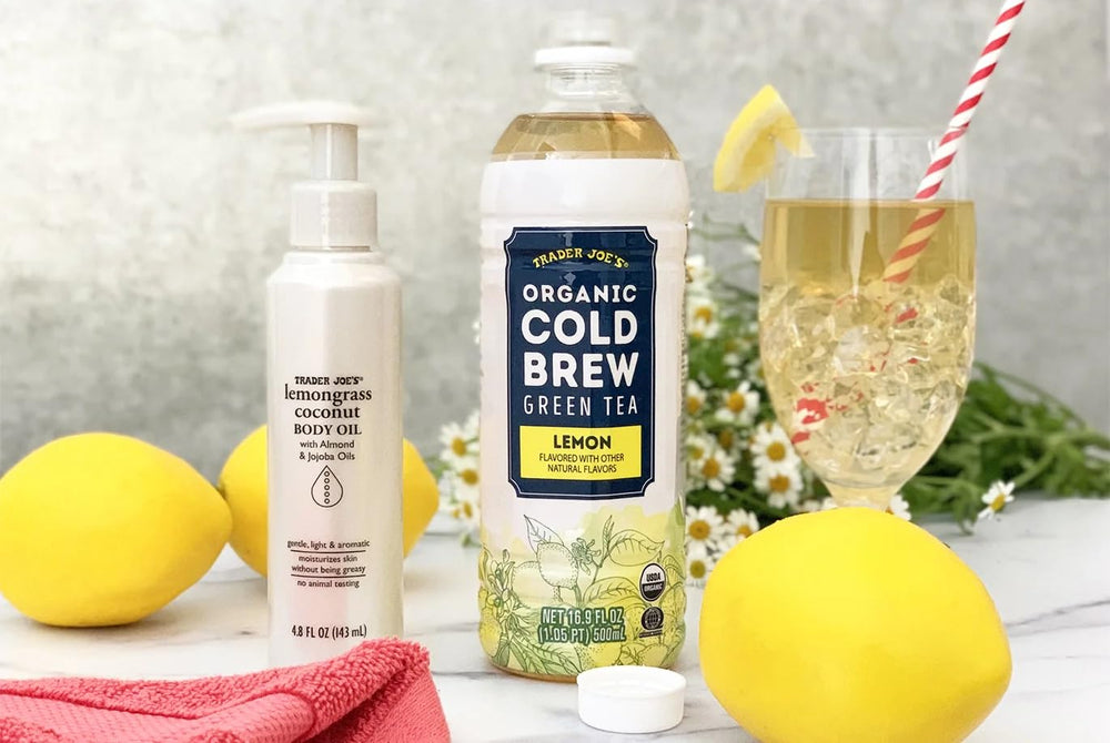 Lot de deux huiles Trader Joe's citronnelle et coco, pack pratique pour routine hydratante quotidienne.
