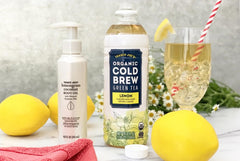 Lot de deux huiles Trader Joe's citronnelle et coco, pack pratique pour routine hydratante quotidienne.