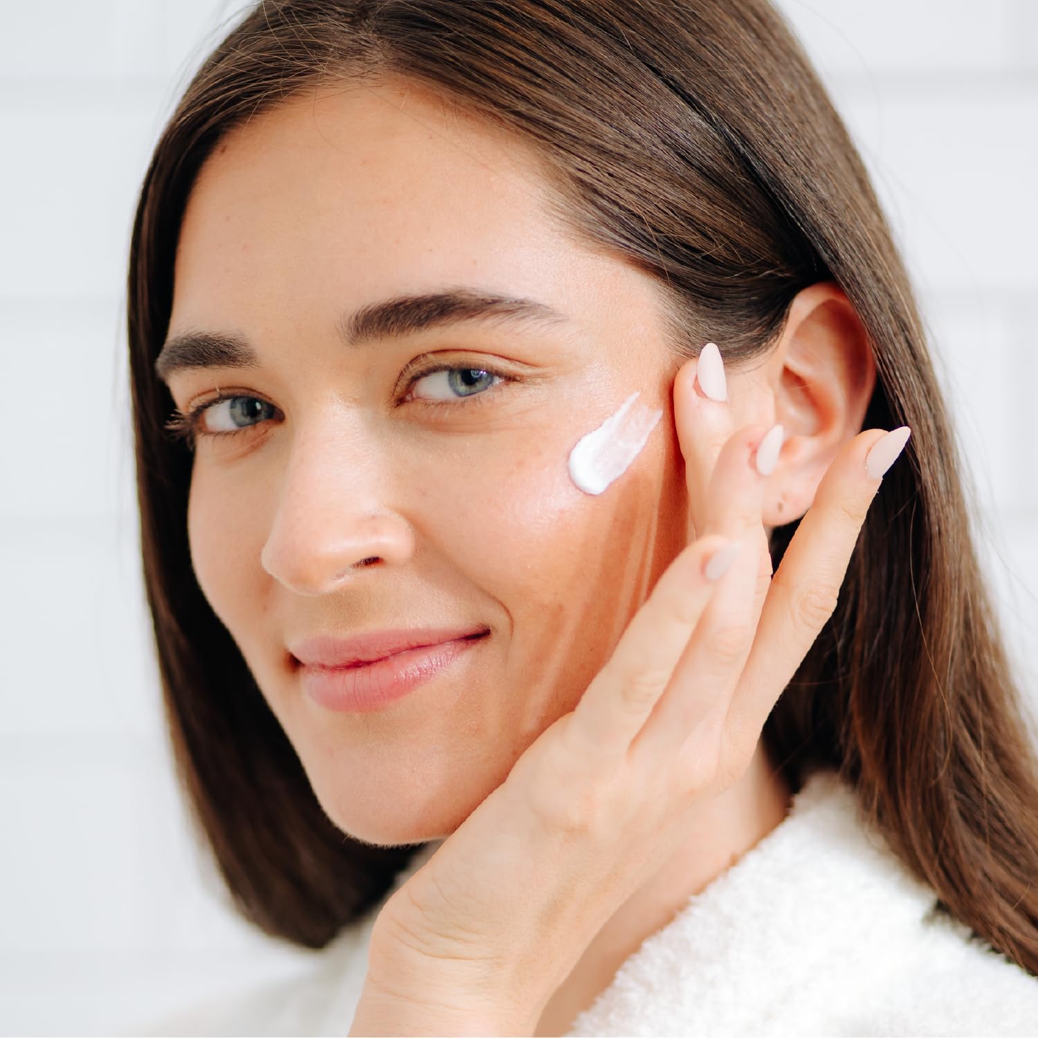 Tree of Life gel yeux vitamine C, pot rafraîchissant et anti-cernes.