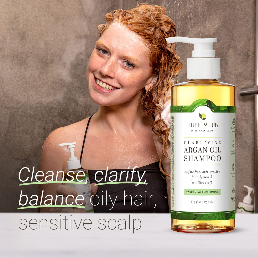 Texture crémeuse du shampooing enveloppant le cuir chevelu sensible.