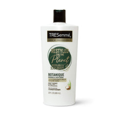 Bouteille TRESemmé Botanique Nourish et Replenish pour cheveux hydratés.
