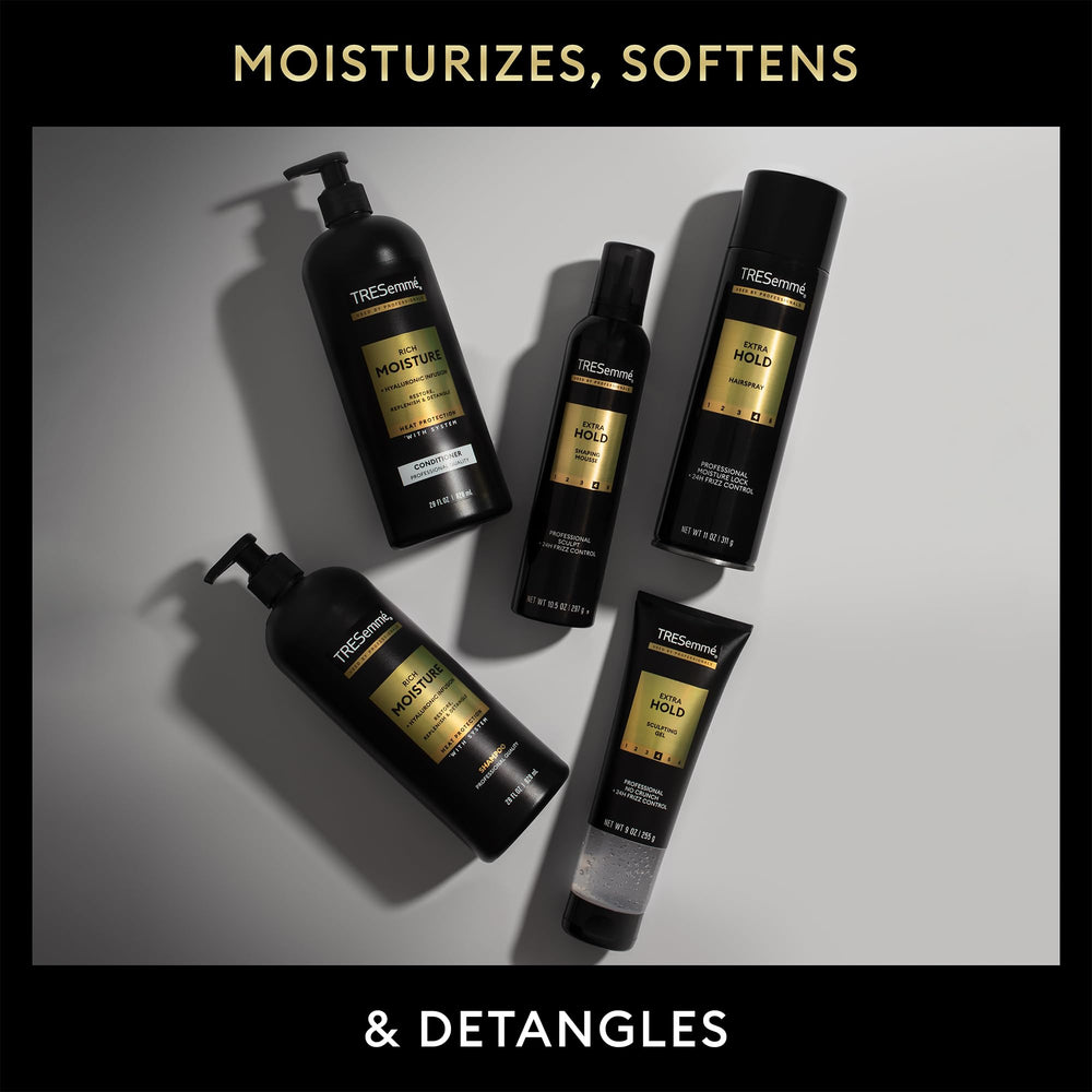 Coiffure rapide avec fixatif TRESemmé en format voyage