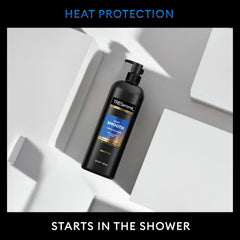 Application douce du shampoing pour cheveux soyeux après lavage