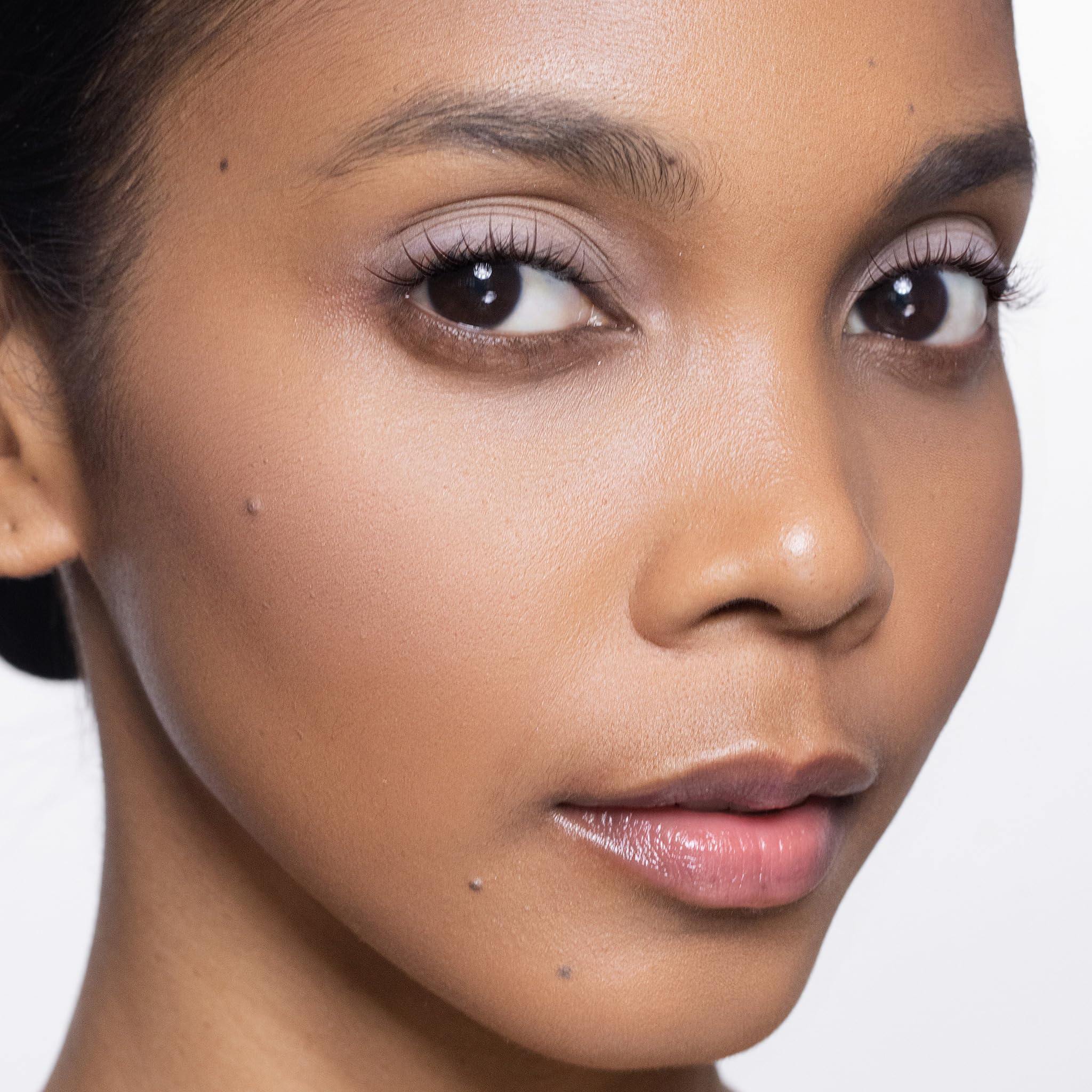 Bronzer Refill Trish McEvoy pour un contouring discret et un effet lift subtil.