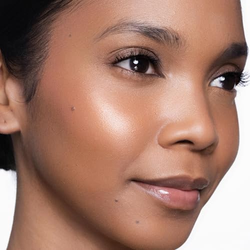 Trish McEvoy Glow fini translucide idéal pour un aspect discret.