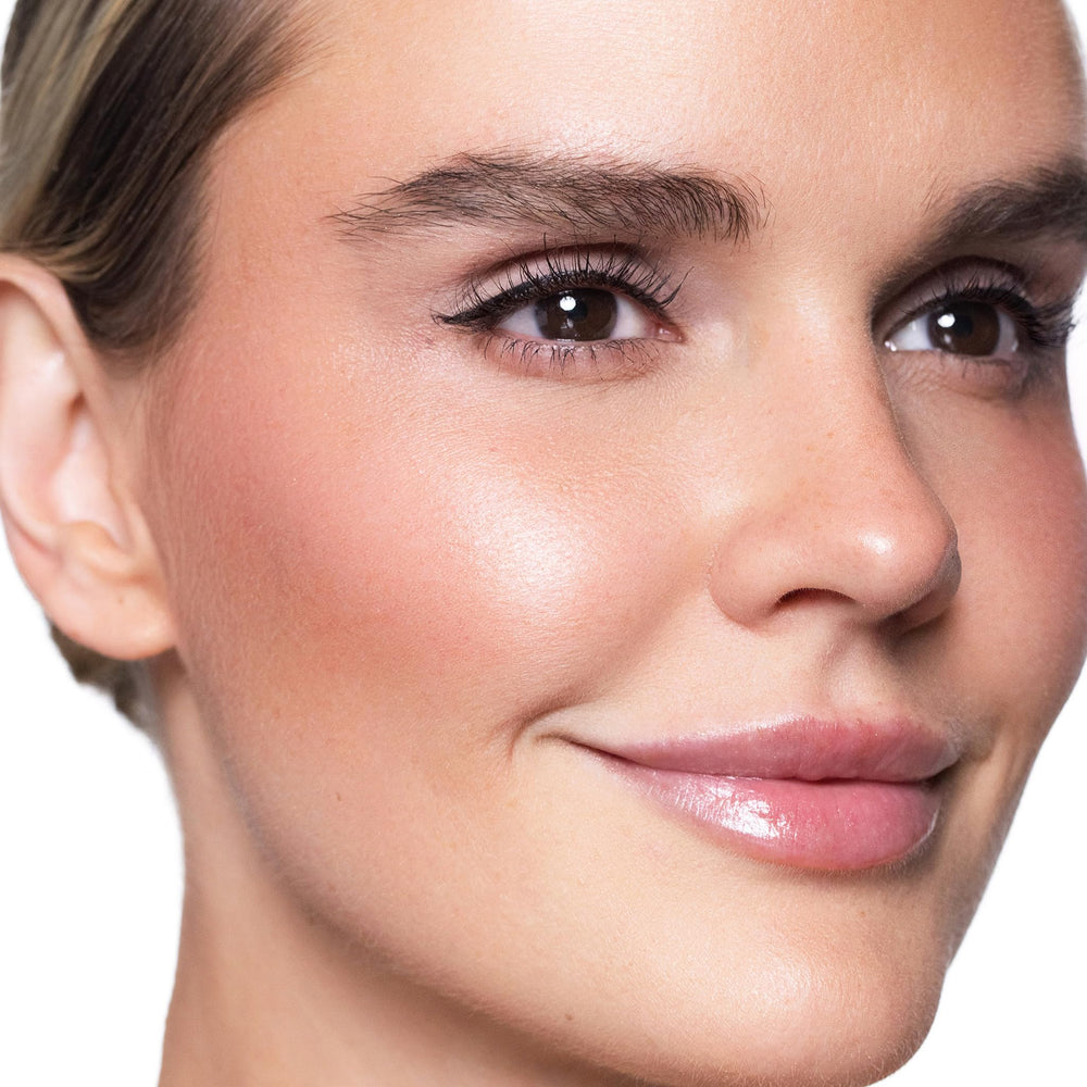 Trish McEvoy Glow harmonise les joues et les lèvres.