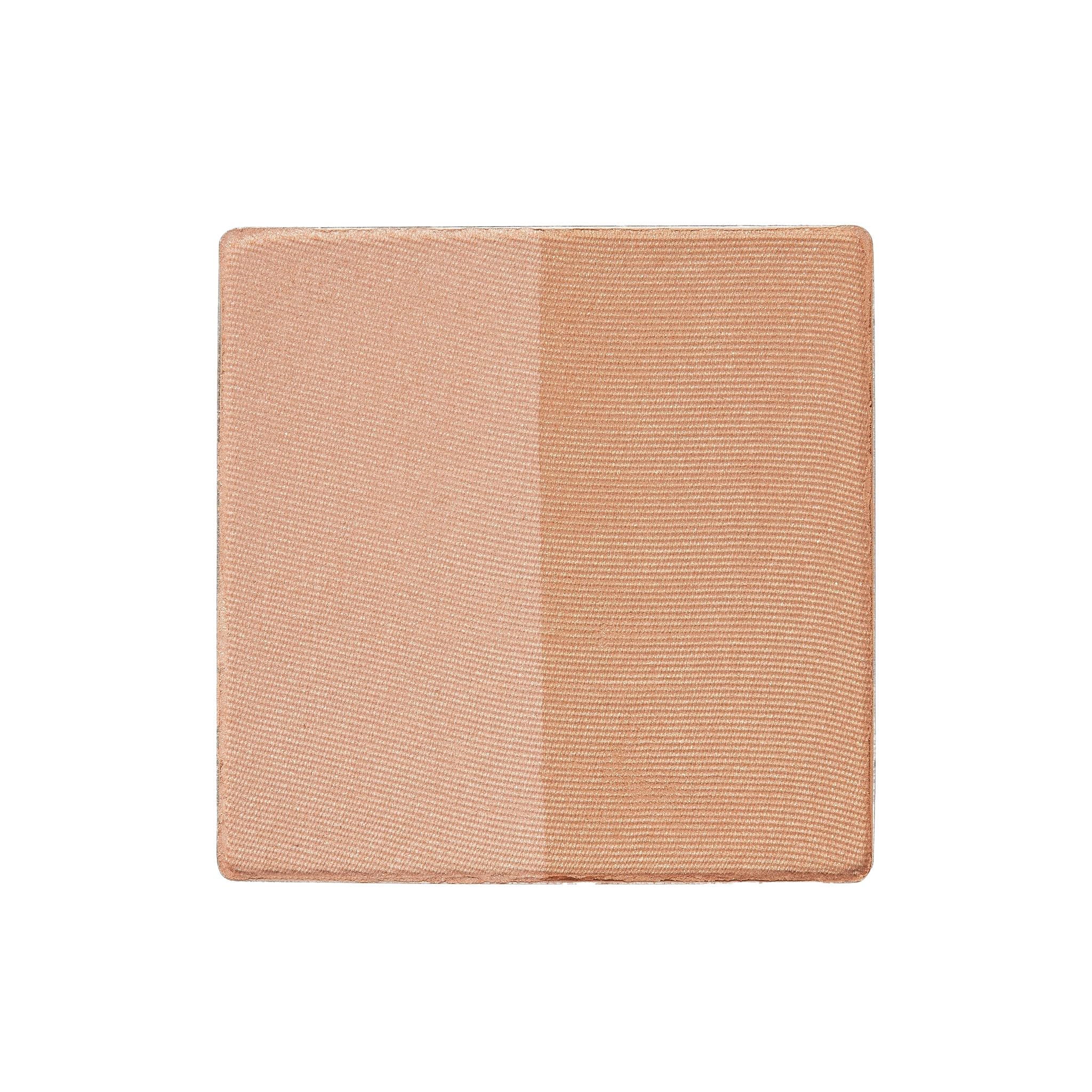 Trish McEvoy Dual Resort Bronzer Recharge, bronzer naturel pour un éclat léger et uniforme.