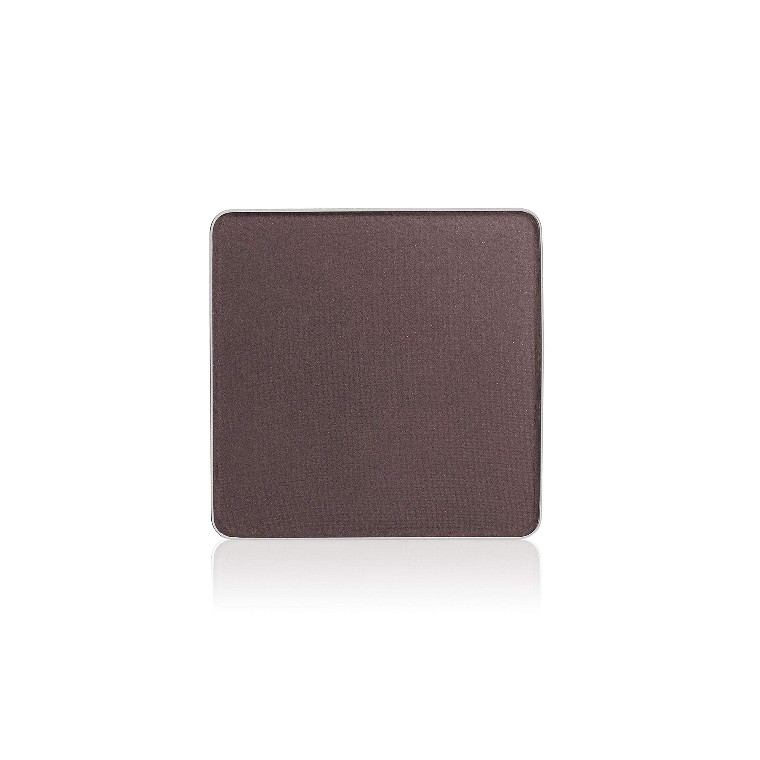 Trish McEvoy Eye Definer Deep Aubergine dans son emballage, regard intense en perspective.