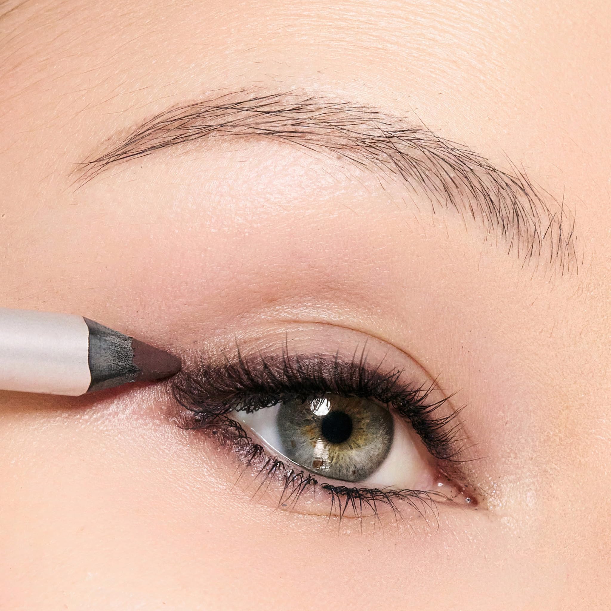 Trish McEvoy Stylo gel yeux intenses aubergine tenue longue durée résistante à l'eau.