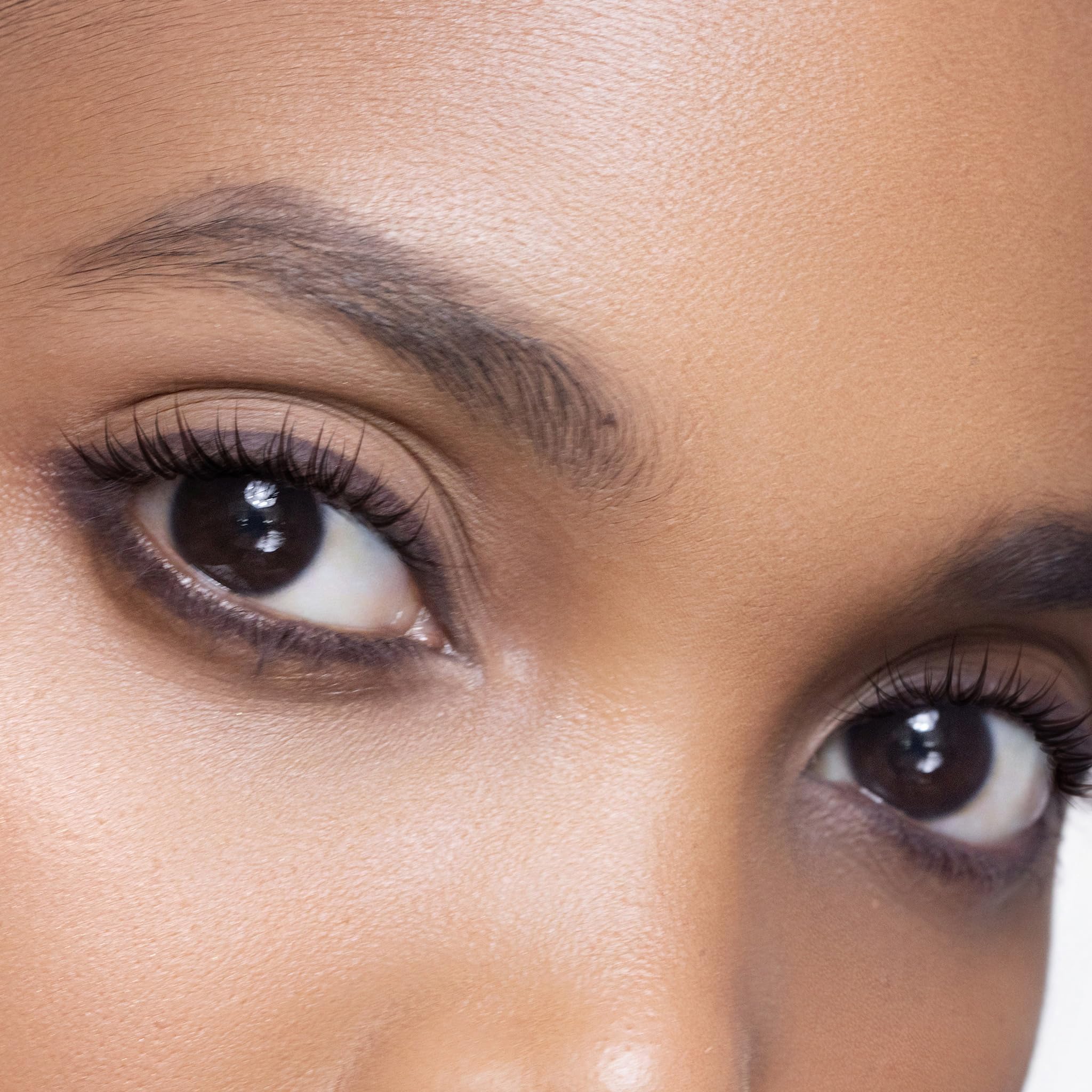 Trish McEvoy Stylo gel yeux intenses aubergine zoom sur la pigmentation.