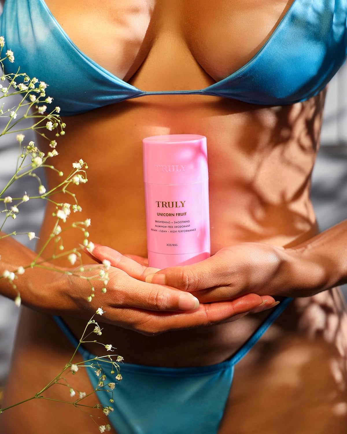 Truly Unicorn Fruit Déodorant, format 85 g pratique pour le voyage.