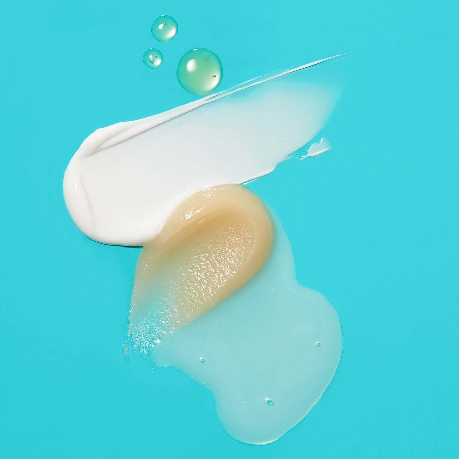 TULA crème hydratante jour et nuit pour peau équilibrée en voyage.