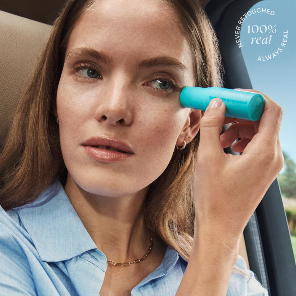 TULA Glow & Get It Eye Balm – texture douce et apaisante pour le regard.