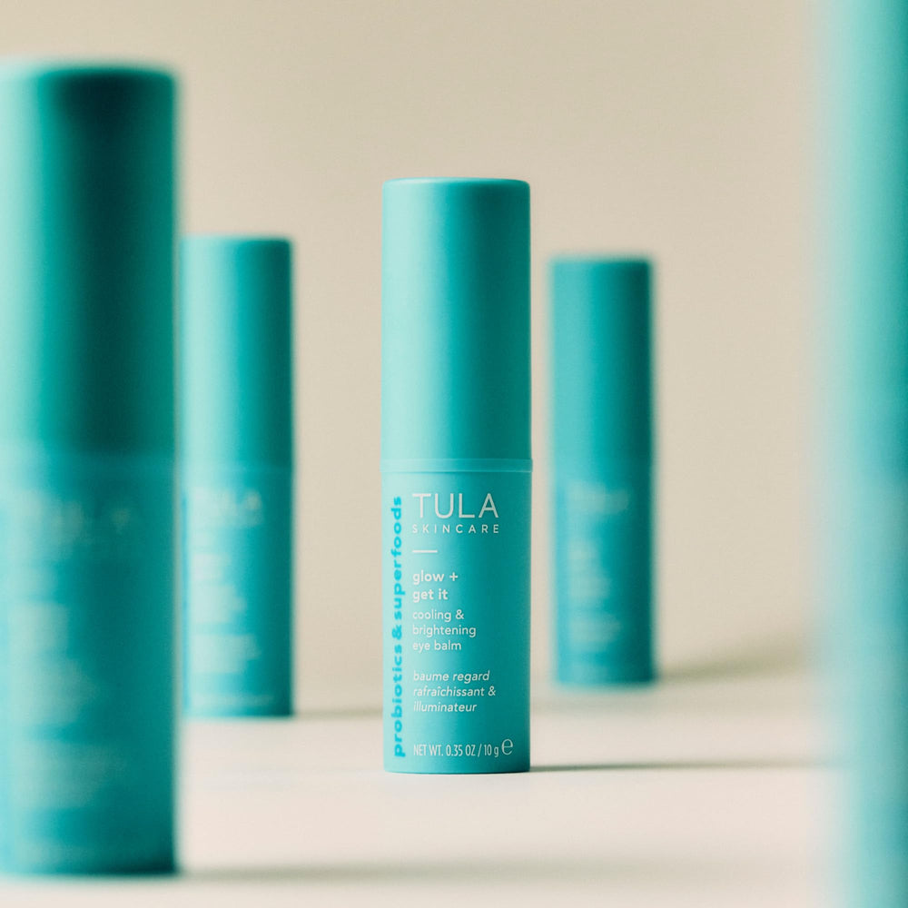 TULA Glow & Get It Eye Balm – parfait pour voyages et retouches express.