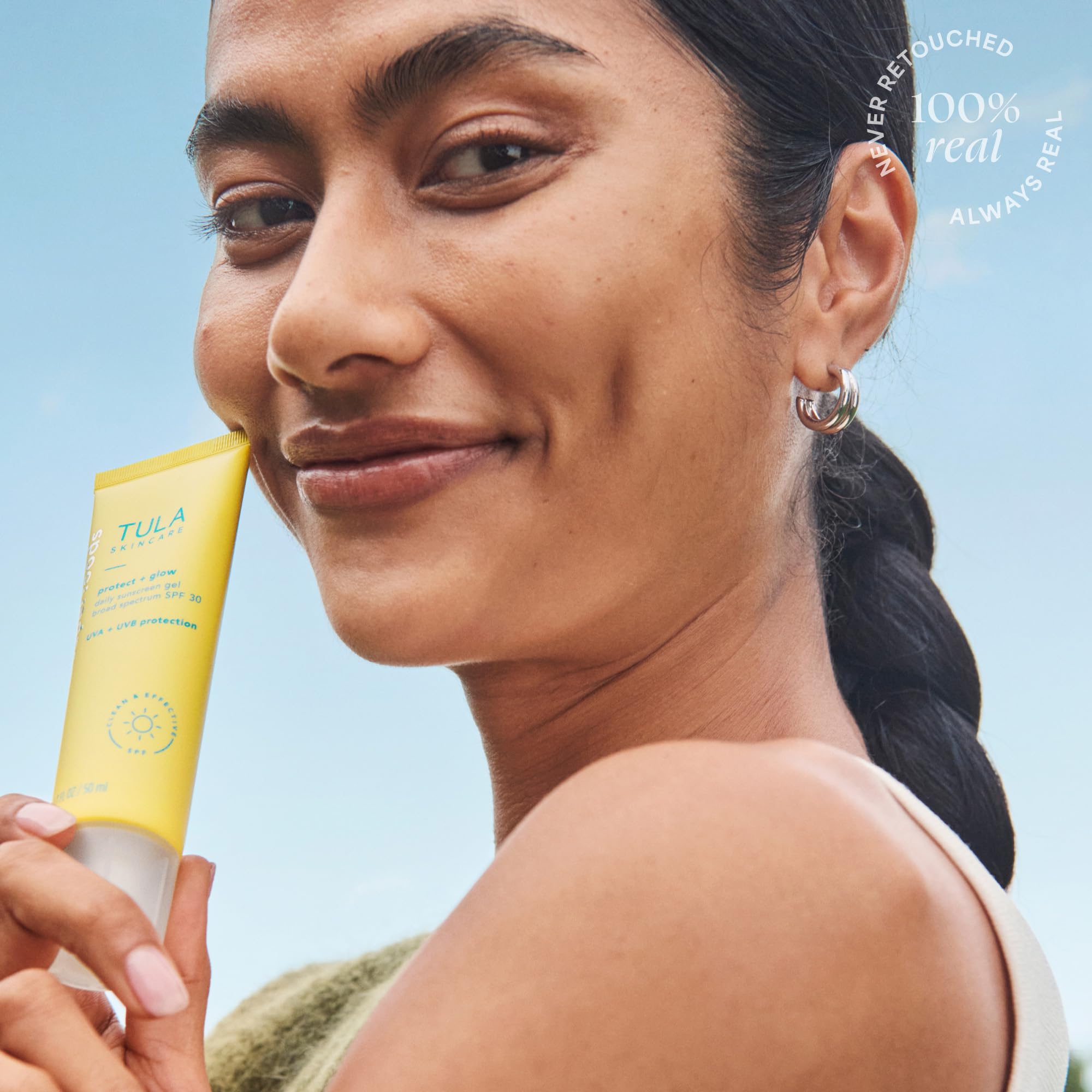 Texture non comédogène de TULA Protect + Glow adaptée à tous types de peau.