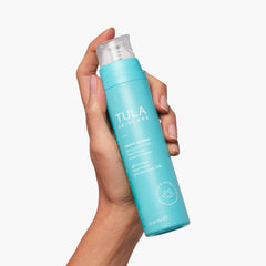 Tonique TULA Secret Solution – flacon et exfoliation douce avec acide glycolique pour peau plus lisse.