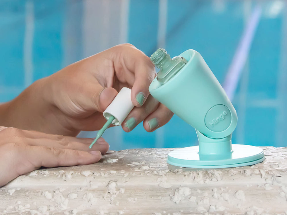 Tweexy Angle reglable optimise l’utilisation du vernis reste accessible.
