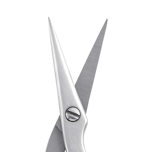 Tweezerman brosse sourcils intégrée pour discipliner et préparer les poils.