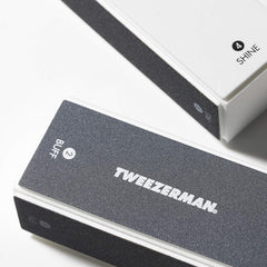 Tweezerman buffer d'ongles gris foncé, pour lisser les contours.