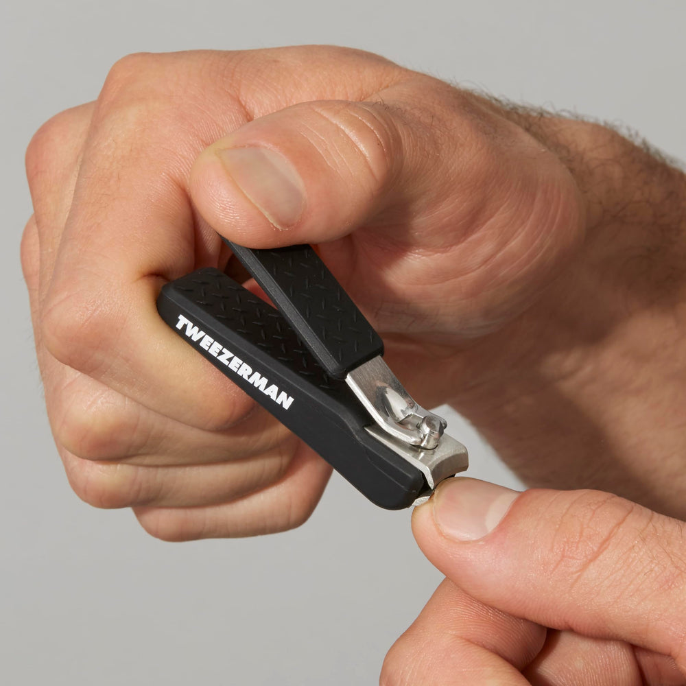 Tweezerman clip-ongles precision-noir-design-sans-glissement: contrôle renforcé pendant la coupe.