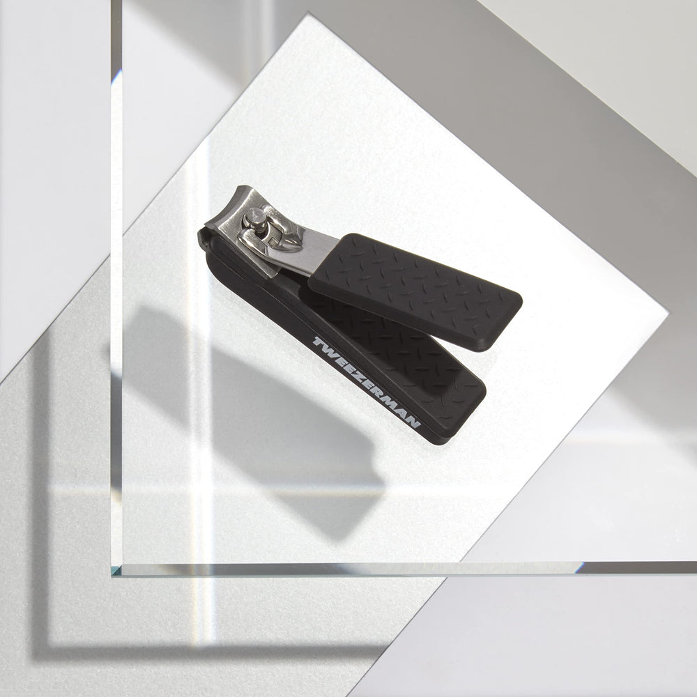 Tweezerman clip-ongles precision-noir-poignee-texturee: prise en main stable et antidérapante.