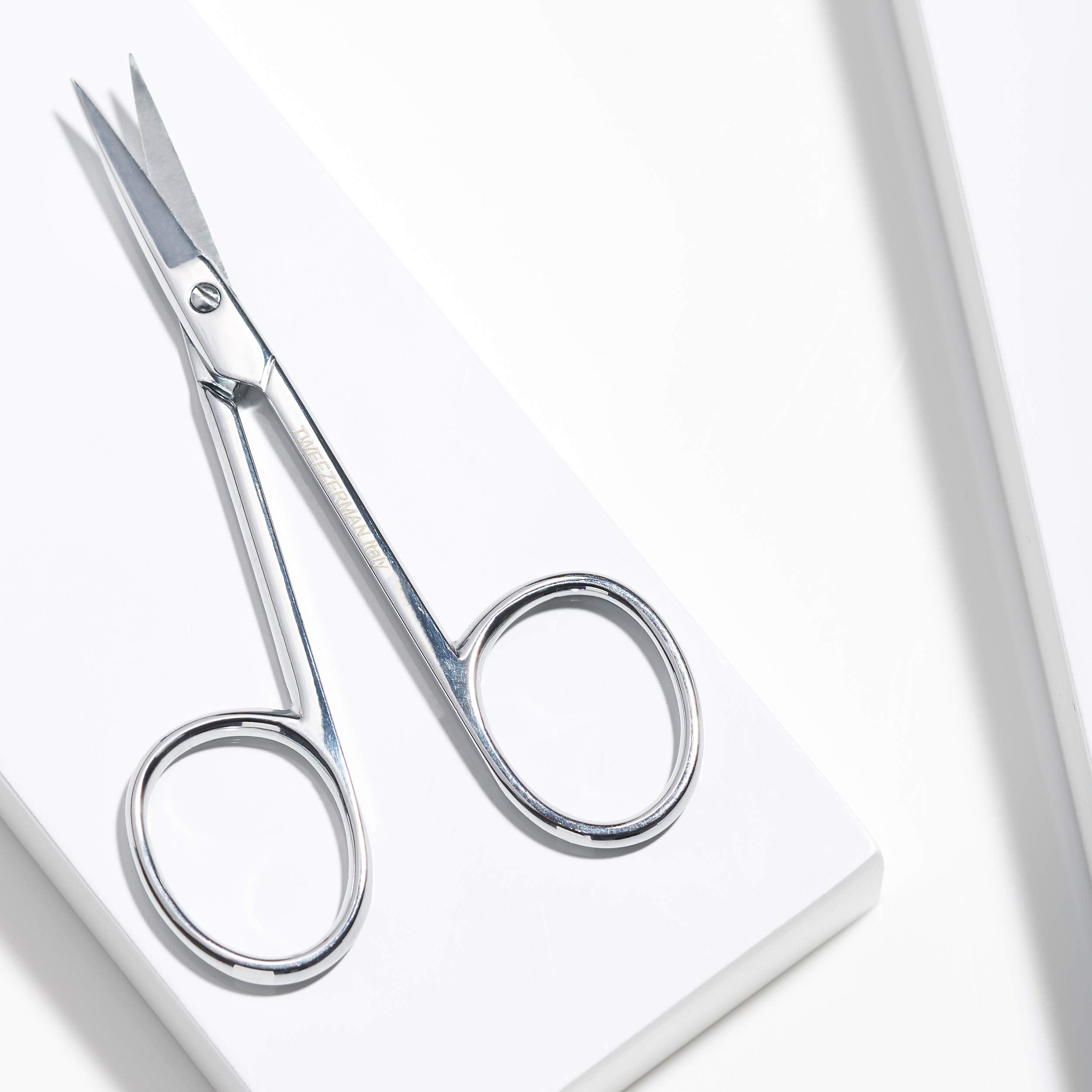 Tweezerman Cuticle Scissors permet un nettoyage rapide apres usage