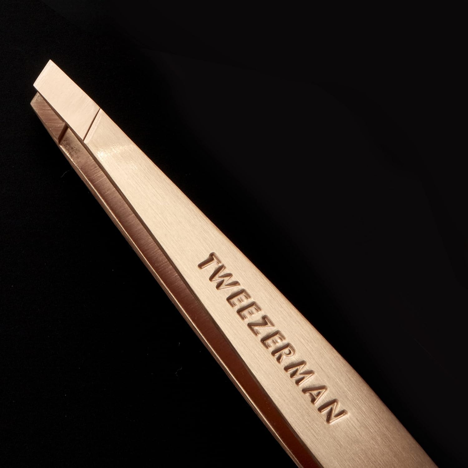 Tweezerman finition rose dore pour routine maquillage precise
