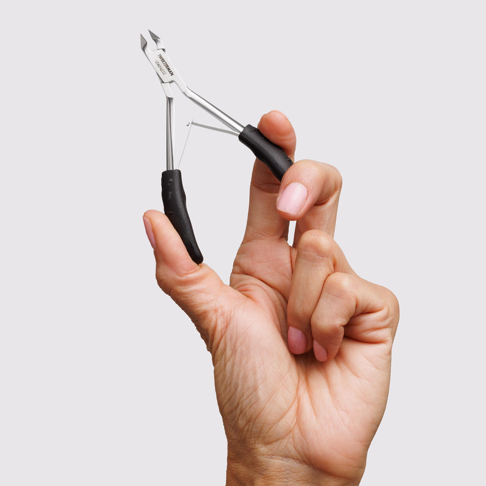 Tweezerman Great Grip Cuticle Nipper – poignée ergonomique pour plus de confort.
