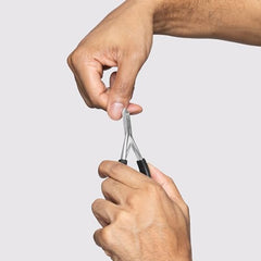 Tweezerman Great Grip Cuticle Nipper – pointes fines pour une coupe nette sans déchirer.