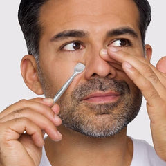 Tweezerman Outil de préparation des pores – menton: pores mieux dégagés autour du menton.