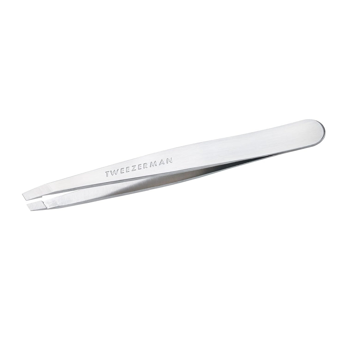 Pince a epiler Tweezerman, pointe inclinee 25°, precision poils fins.