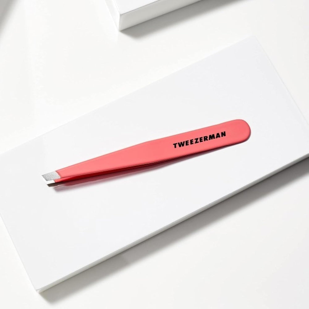 Tweezerman-preparer-sourcils-serviette-chaude aide a reduire douleur et prepare les poils