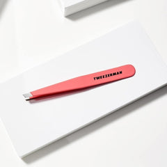 Tweezerman-preparer-sourcils-serviette-chaude aide a reduire douleur et prepare les poils