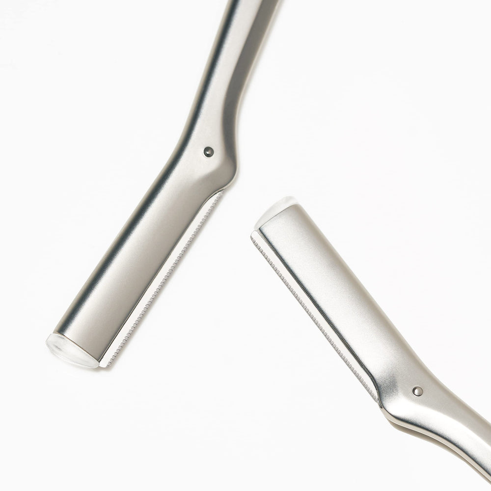 Tweezerman rasoir visage inox, peau prête pour hydratant après traitement.