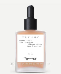 Typology Sérum Teinté : application sur le visage pour un fini naturel et lumineux.